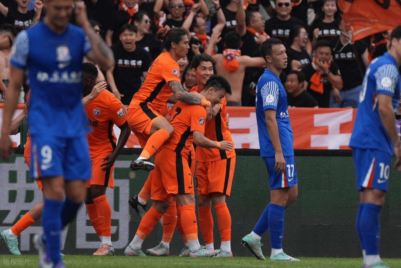 包含清晨全明星赛焦点战，上海申花战术微调，球迷炸锅，细节决定成败的词条爱游戏官方入口