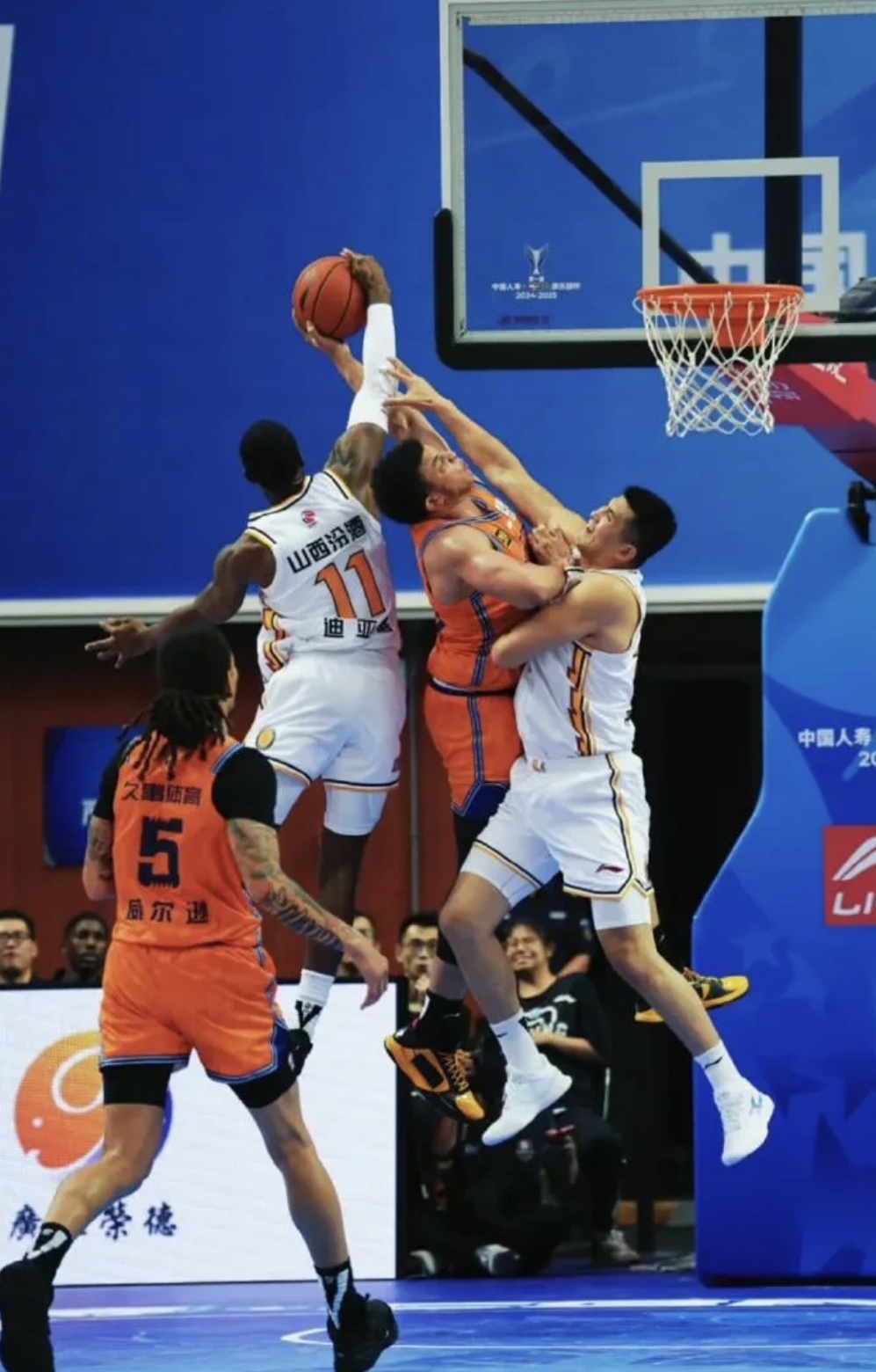 上海久事内部会议纪要流出：赛前队长鼓劲，CBA季后赛使命明确，团队化学反应显著的简单介绍爱游戏APP