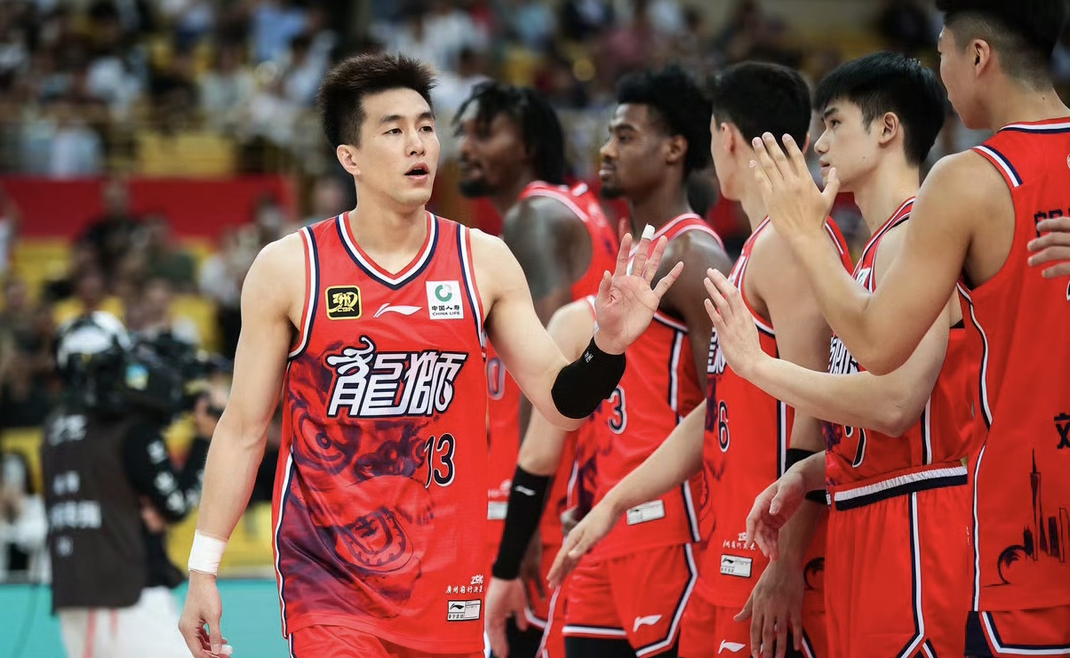 关于清晨CBA季后赛传出新动向，广州队绝杀压哨，管理层表态——更衣室稳定，球探报告显示潜力的信息爱游戏体育