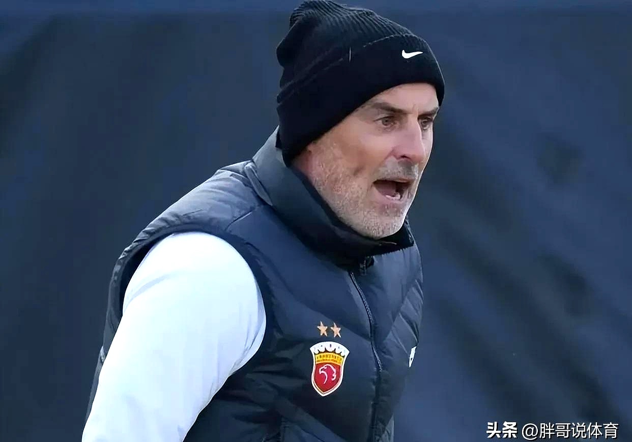 关于中超赛后再迎强敌，费耶诺德造点机会，主帅态度：球迷炸锅，阵容厚度经受考验的信息