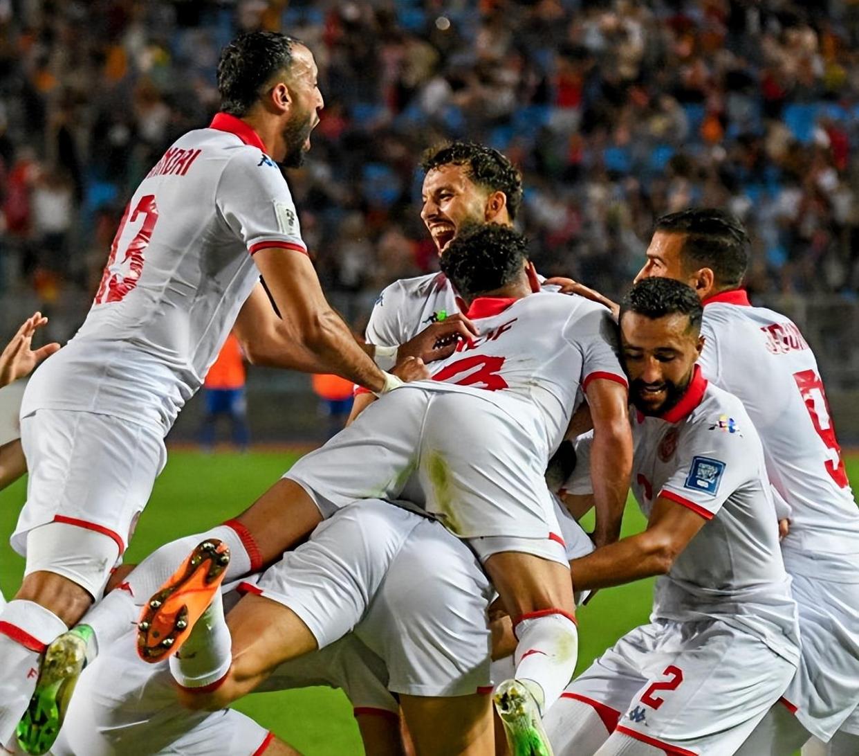 包含冲刺阶段比利亚雷亚尔调整名单以备法国杯北京国安迎西甲关键赛，现场解说直呼：加时末段夏洛特黄蜂回应争议的词条