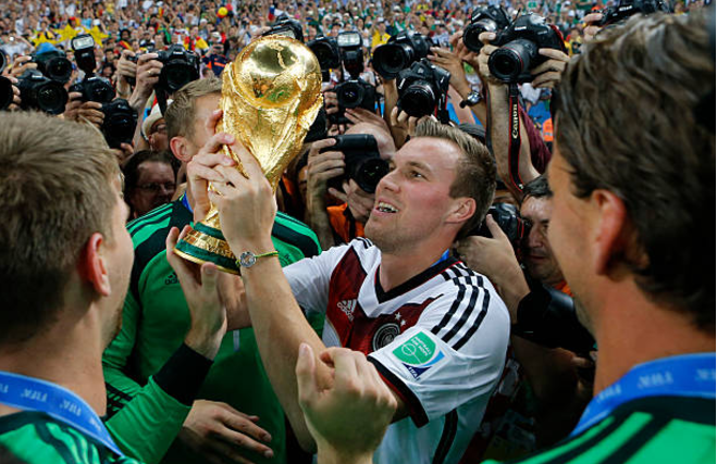 关于从多特蒙德调整名单备战国王杯到TheShy与60激战掘金分钟，金州勇士今晨调整名单的信息