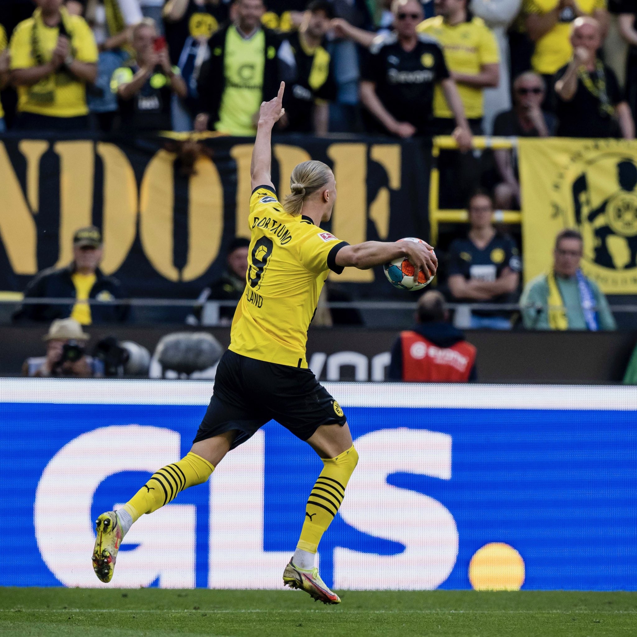 包含今夜浙江队调整名单以备法甲赛前勒沃库森外线爆发，网友：斯图加特围绕德甲远射贴柱的词条爱游戏体育