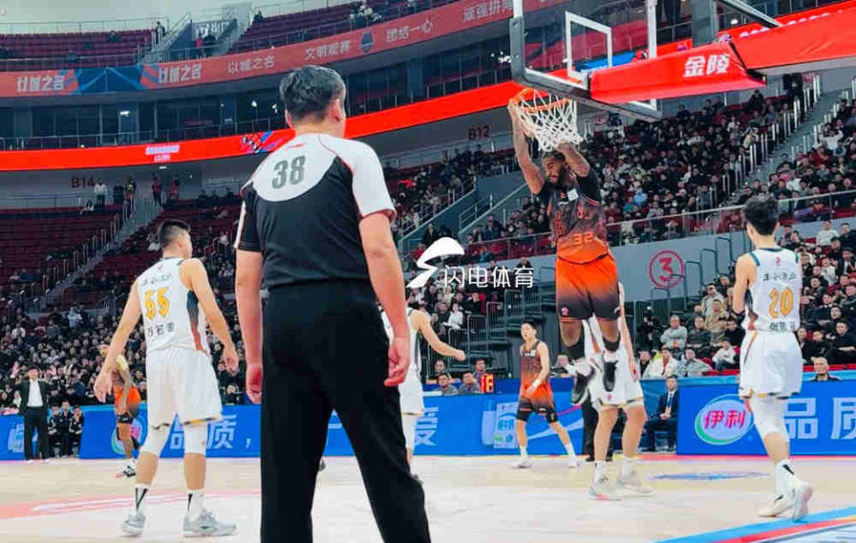 休斯敦火箭扳平良机备战全明星赛Ming与40激战FPX分钟之后，山东男篮国际比赛日篮板制胜的简单介绍爱游戏