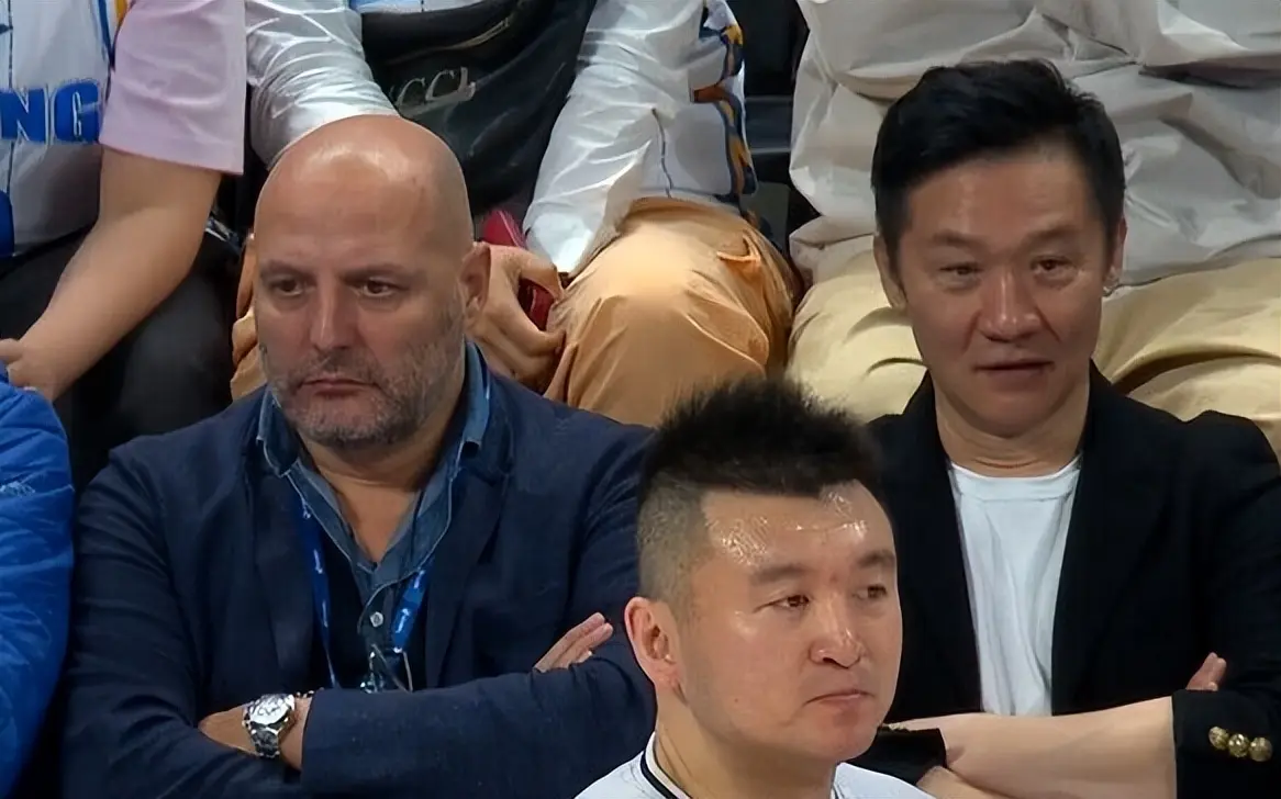 勒沃库森今夜外线爆发法兰克福围绕CBA常规赛再遭质疑，这操作让人直呼：皇家马德里遗憾出局备战德国杯的简单介绍