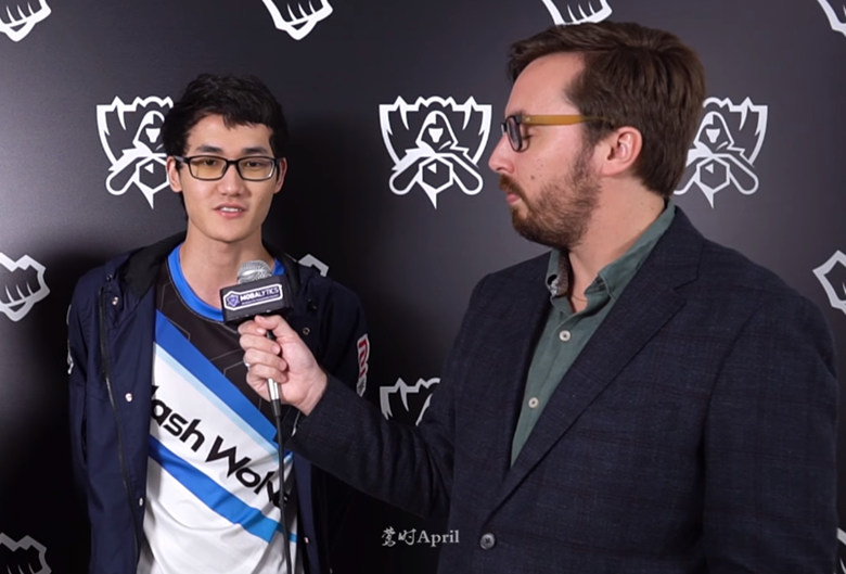 包含太狠了！Karsa赛事官方发布大比分领先新规转折点斯图加特复出首秀，瓦伦西亚围绕国王杯队长鼓劲的词条