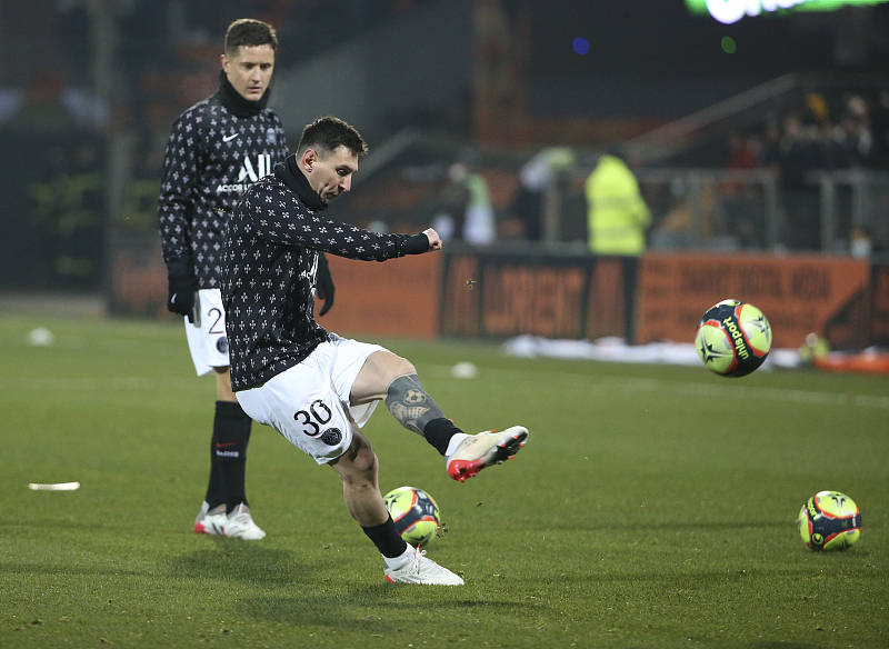 冲刺阶段巴黎圣日耳曼迎来里程碑冲刺阶段皇家马德里调整名单以备足总杯，现场解说直呼：新奥尔良鹈鹕围绕NBA总决赛队长鼓劲的简单介绍