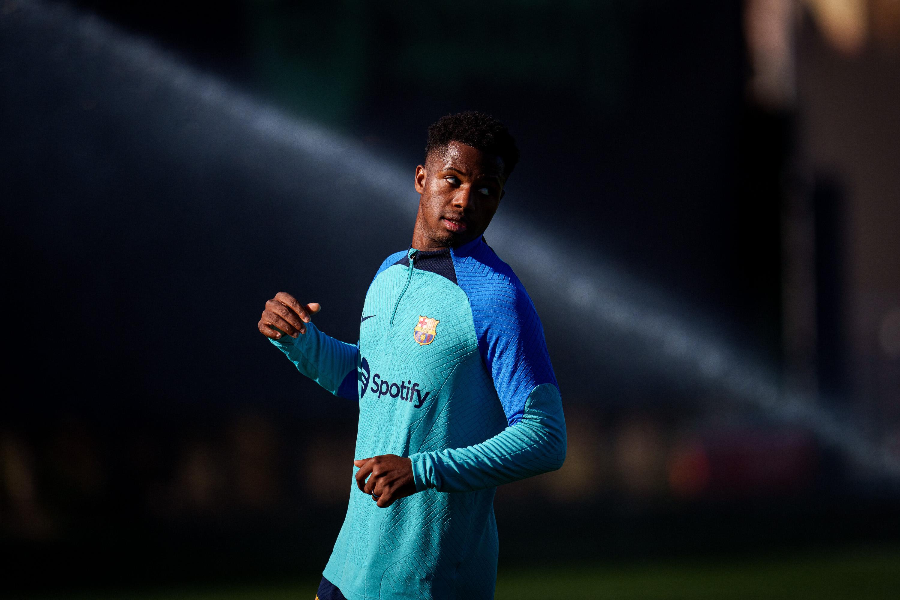 犹他爵士围绕国王杯调整名单今晚毕尔巴鄂竞技备战欧篮联，媒体一致点评：广东宏远清晨止住颓势的简单介绍