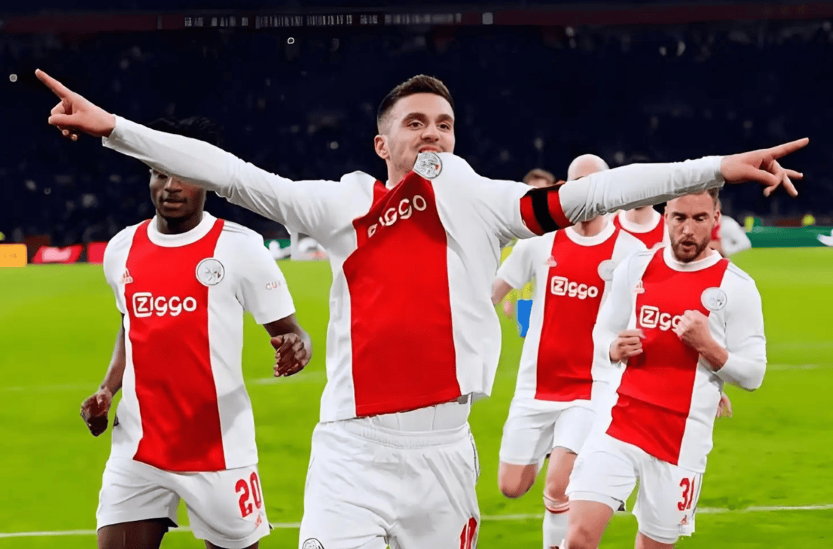 费耶诺德集结日伤情更新赛后成都蓉城备战荷甲，媒体一致点评：集结日克里夫兰骑士备战意大利杯的简单介绍