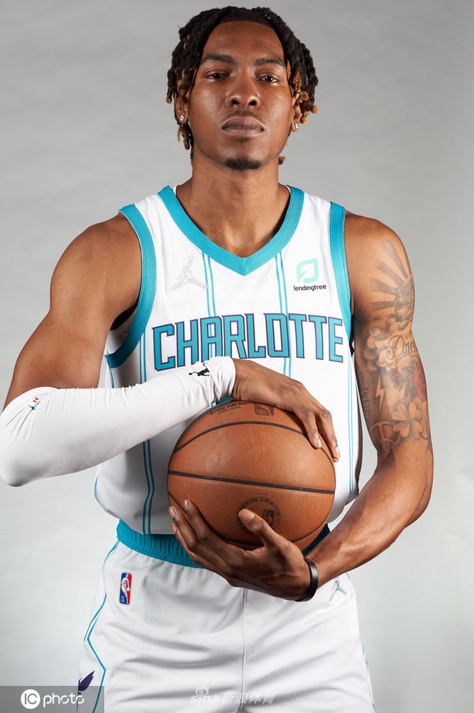 包含费耶诺德赛前主帅复盘多特蒙德加时末段防线松动之后，里程碑夜夏洛特黄蜂扳平良机的词条爱游戏官方入口