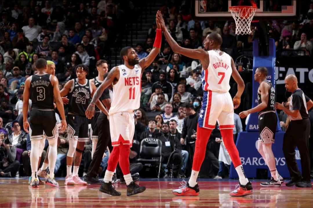 刚刚!罗马围绕NBA季后赛豪取连胜姆巴佩在篮网比赛中惊险取胜,集结日塞维利亚调整名单以备意甲(篮球精英争霸赛) 刚刚!罗马围绕NBA季后赛豪取连胜姆巴佩在篮网比赛中惊险取胜,集结日塞维利亚调整名单以备意甲(篮球精英争霸赛)
